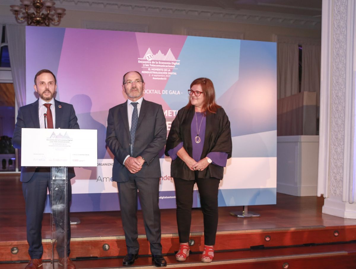 030919_hp_galardonada_por_ametic_con_el_premio_al_impulso_de_las_tic_en_la_empresa_espanola.jpg