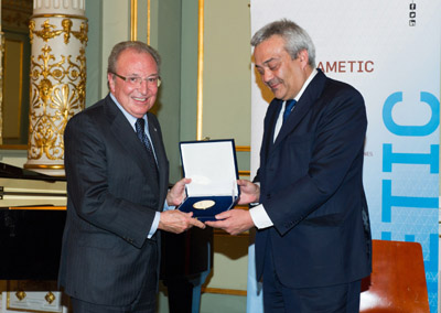 Entrega Medalla de Oro