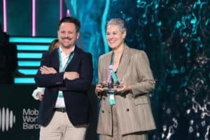 AMETIC clausura el VIII Foro Alianza por el Desarrollo de Talento Digital con un llamamiento a reforzar las competencias digitales ante el auge de la IA 2 Guillermo Pérez, director de Desarrollo de Negocio y Soluciones Digitales,de ATENTO, entrega el premio Estela Quesada Zuheros, Directora de Responsabilidad Social Corporativa de IBM España