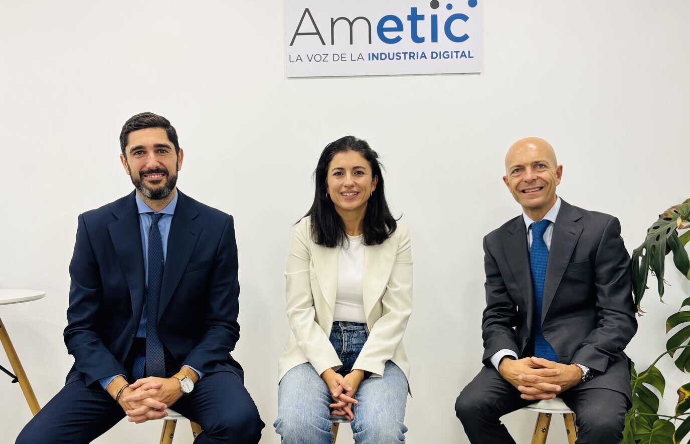 Nuevo impulso para la transformación digital en Catalunya 1 Albert Anglarill, Ana Moliner y David Garriga Carrera en la delegación de Cataluña de AMETIC